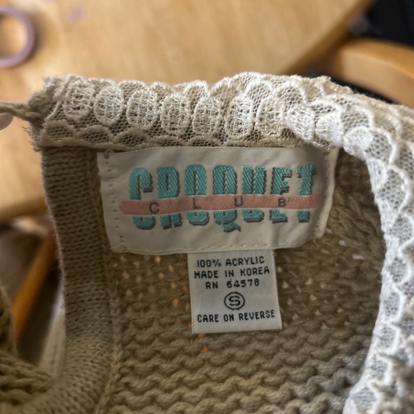 Vintage Croquet Club cable knit tan sweater with lace collar - Picture 3 of 3